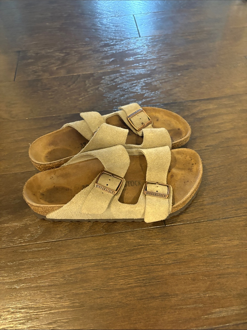 Birkenstock Arizona sandals in light brown  suede. - Picture 3 of 4